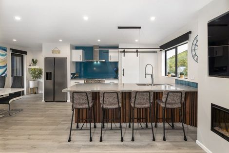 Photo of property in 15 Beach Road, Waikawa, Picton, 7220