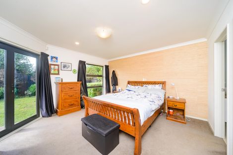 Photo of property in 16 Sorrento Place, Kelvin Grove, Palmerston North, 4414