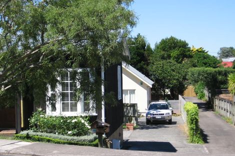 Photo of property in 2/10 Wolsley Avenue, Milford, Auckland, 0620