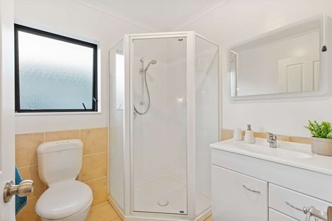 Photo of property in 9 Ambassador Glade, Orewa, 0931