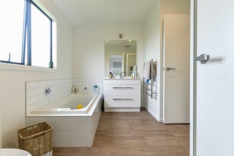 Photo of property in 11 Wescombe Grove, Feilding, 4702