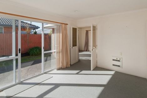 Photo of property in 2/4 Mull Place, Broomfield, Christchurch, 8042