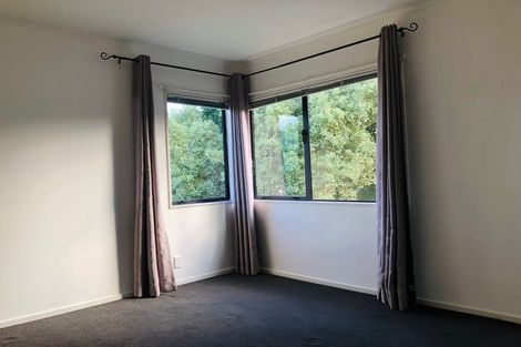 Photo of property in 5 Goldfinch Rise, Unsworth Heights, Auckland, 0632