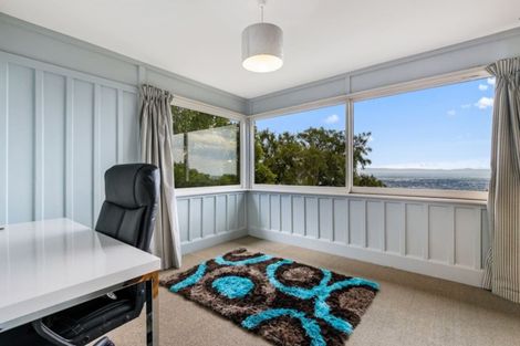 Photo of property in 140 Hackthorne Road, Cashmere, Christchurch, 8022