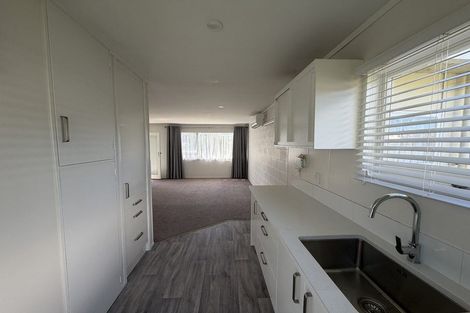 Photo of property in 2/27 Roberts Road, Te Atatu South, Auckland, 0610
