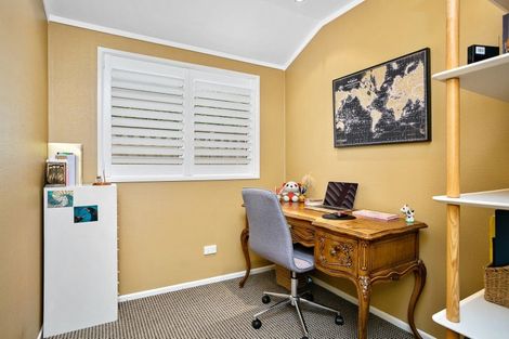 Photo of property in 6 Abergeldie Way, Cambridge, 3434