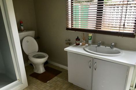 Photo of property in 2/44 Darren Crescent, Half Moon Bay, Auckland, 2012