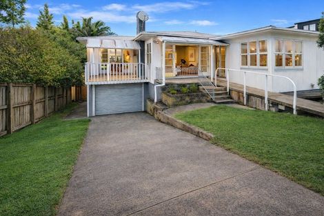 Photo of property in 16 Sylvan Crescent, Te Atatu South, Auckland, 0610