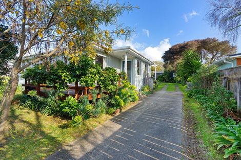 Photo of property in 24 Te Miti Street, Paekakariki, 5034