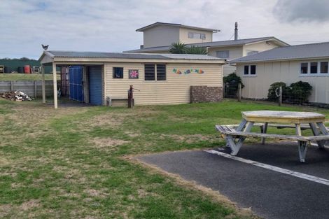 Photo of property in 25 Westside Road, Port Waikato, Tuakau, 2695