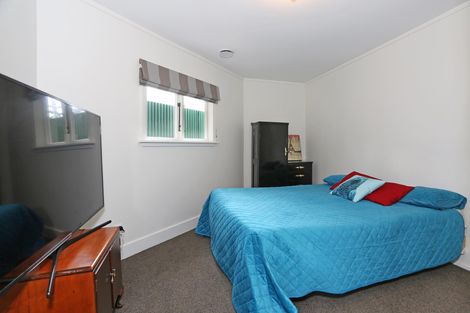 Photo of property in 2 Churchill Avenue, Hokowhitu, Palmerston North, 4410