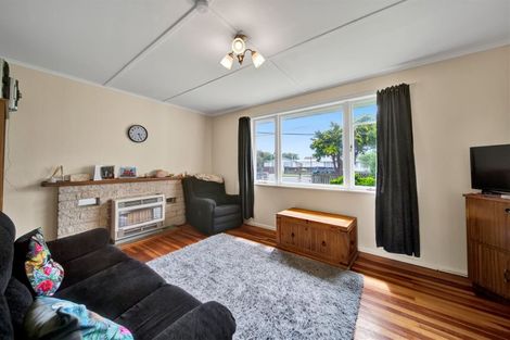 Photo of property in 48 Turuturu Road, Hawera, 4610