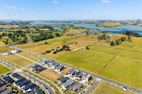 Photo of property in 17 Uatoto Road, Clarks Beach, 2122