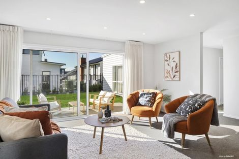 Photo of property in 12 Promontory Crescent, Newlands, Wellington, 6037