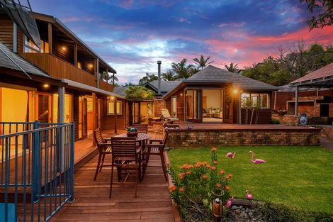 Photo of property in 16 Braemar Road, Castor Bay, Auckland, 0620