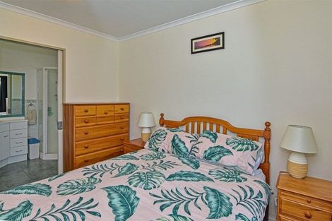 Photo of property in 15 Rossiter Avenue, Waiuku, 2123