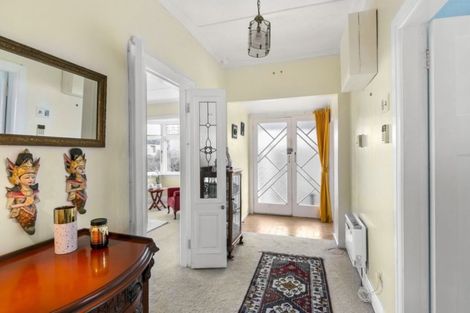 Photo of property in 5 Mana Street, Vogeltown, Wellington, 6021