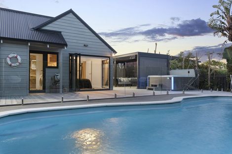 Photo of property in 9 Quebec Road, Milford, Auckland, 0620