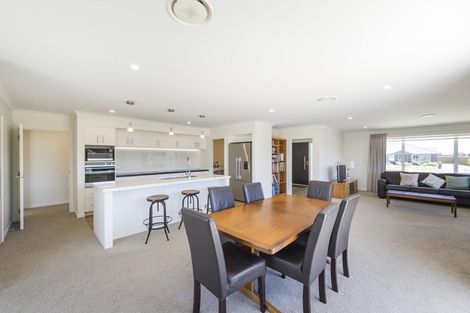 Photo of property in 2 Hydrangea Lane, Milson, Palmerston North, 4414