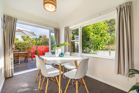 Photo of property in 54 Poto Road, Normandale, Lower Hutt, 5010