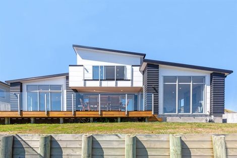 Photo of property in 78 Queen Charlotte Drive, Aotea, Porirua, 5024