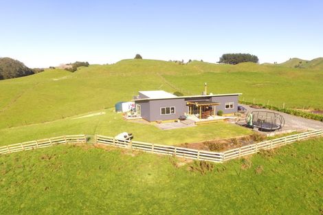 Photo of property in 15 Whenuakura Road, Matiere, 3995