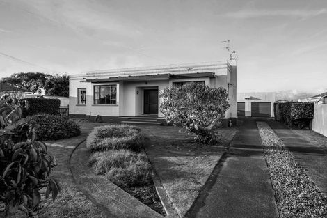 Photo of property in 18 Egmont Street, Hawera, 4610