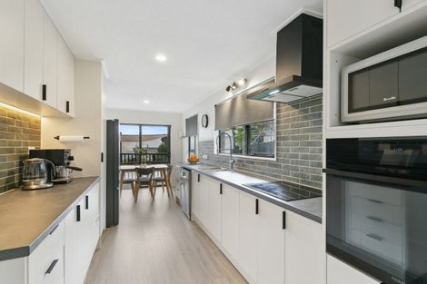 Photo of property in 11 Mandeville Crescent, Grenada Village, Wellington, 6037