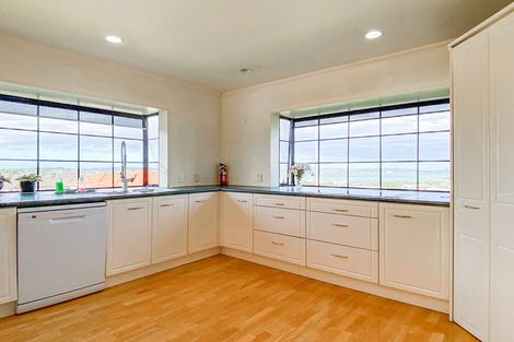 Photo of property in 20 Whiting Grove, West Harbour, Auckland, 0618