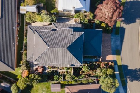 Photo of property in 6 Montrose Grove, Churton Park, Wellington, 6037