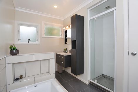 Photo of property in 2 Churchill Avenue, Hokowhitu, Palmerston North, 4410