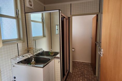 Photo of property in Orange Grove Flats, 11/549 Childers Road, Te Hapara, Gisborne, 4010