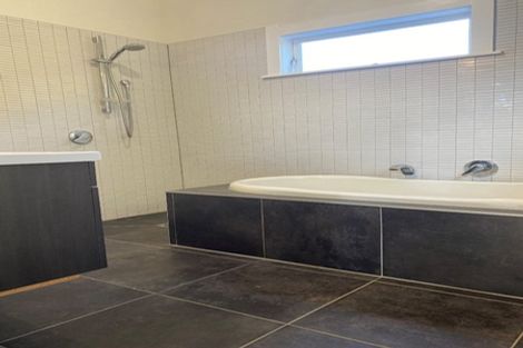 Photo of property in 14 Lawrence Road, Hospital Hill, Napier, 4110