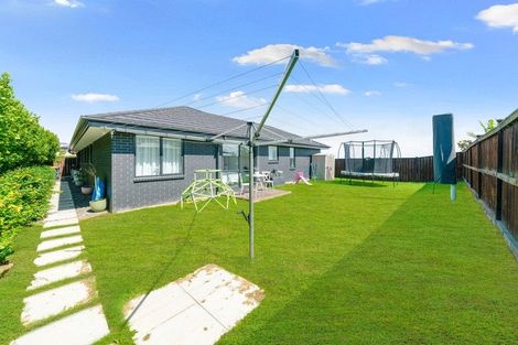 Photo of property in 42 Twin Parks Rise, Papakura, 2110