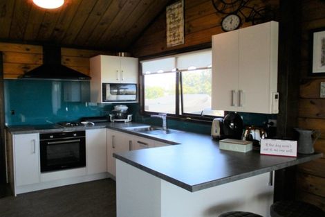 Photo of property in 16 Pohutukawa Drive, Opunake, 4616