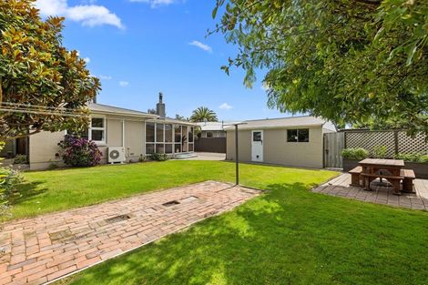 Photo of property in 8 Chedworth Avenue, Bishopdale, Christchurch, 8053