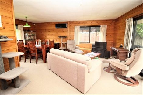 Photo of property in 1/37 South Lynn Road, Titirangi, Auckland, 0604