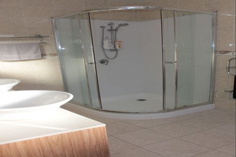 Photo of property in 44 Amberwood Drive, Northpark, Auckland, 2013