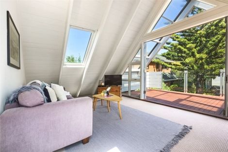 Photo of property in 18 Airlie Road, Plimmerton, Porirua, 5026