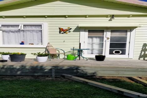 Photo of property in 1 Colonel Place, Featherston, 5710