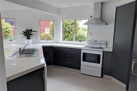 Photo of property in 2/2 East Coast Road, Milford, Auckland, 0620