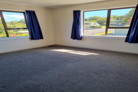 Photo of property in 5 Hillside Crescent, Westown, New Plymouth, 4310