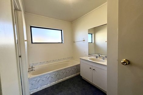 Photo of property in 65 Trias Road, Totara Vale, Auckland, 0629