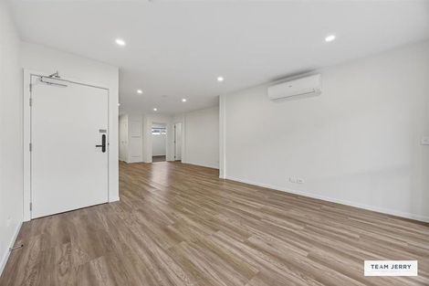 Photo of property in 2/5g Newelm Lane, Flat Bush, Auckland, 2019