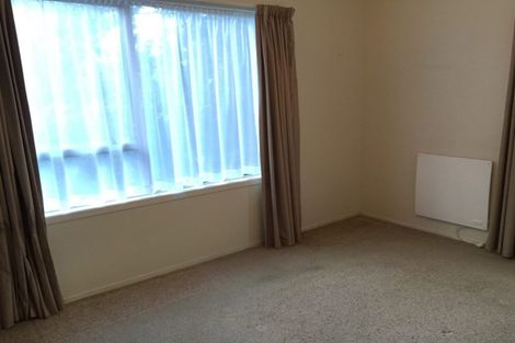 Photo of property in 1/3 Mcquoid Place, Glenfield, Auckland, 0629