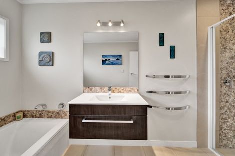 Photo of property in 20 Patterson Road, Hurworth, New Plymouth, 4371