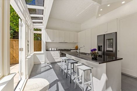 Photo of property in 4 Hinemoa Terrace, Birkenhead, Auckland, 0626