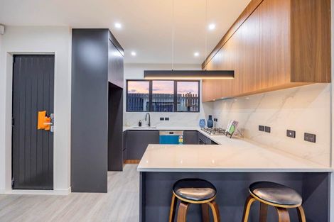 Photo of property in 26a Tupaki Place, Pakuranga Heights, Auckland, 2010