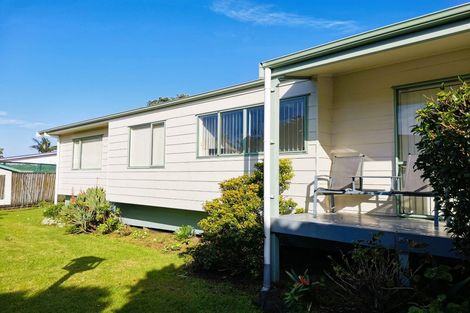 Photo of property in 11 Bermuda Place, One Tree Point, 0118