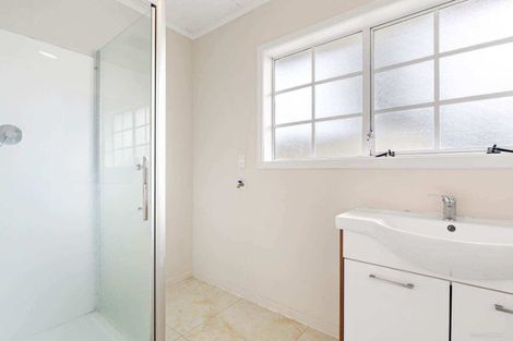 Photo of property in 53 Pupuke Road, Birkenhead, Auckland, 0627